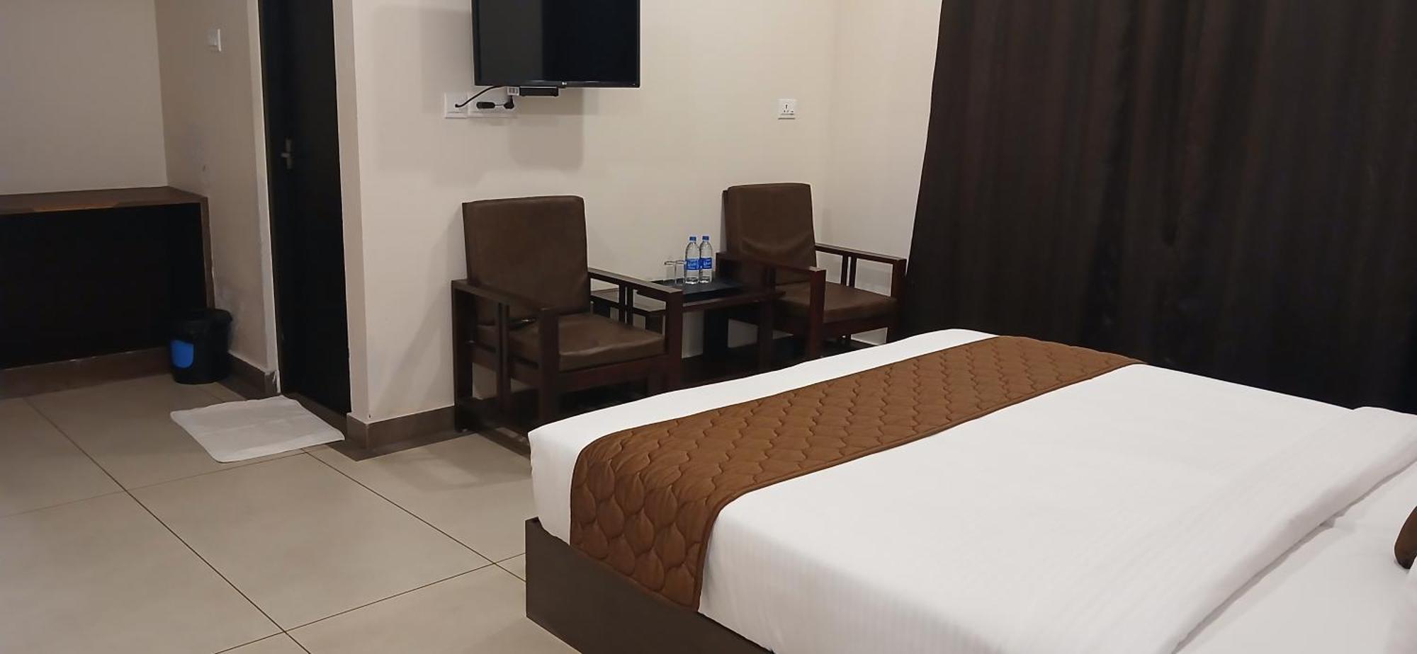 Hotel Pankaj Residency Guruvāyūr Екстериор снимка