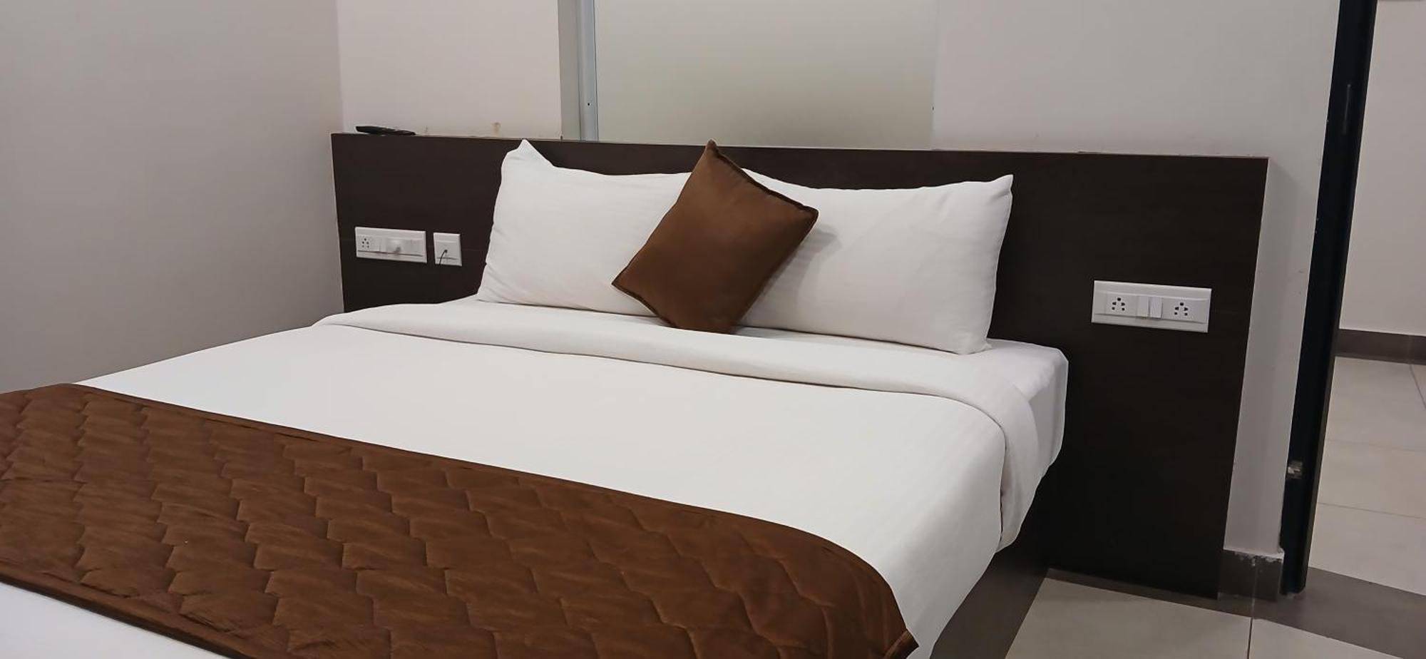 Hotel Pankaj Residency Guruvāyūr Екстериор снимка
