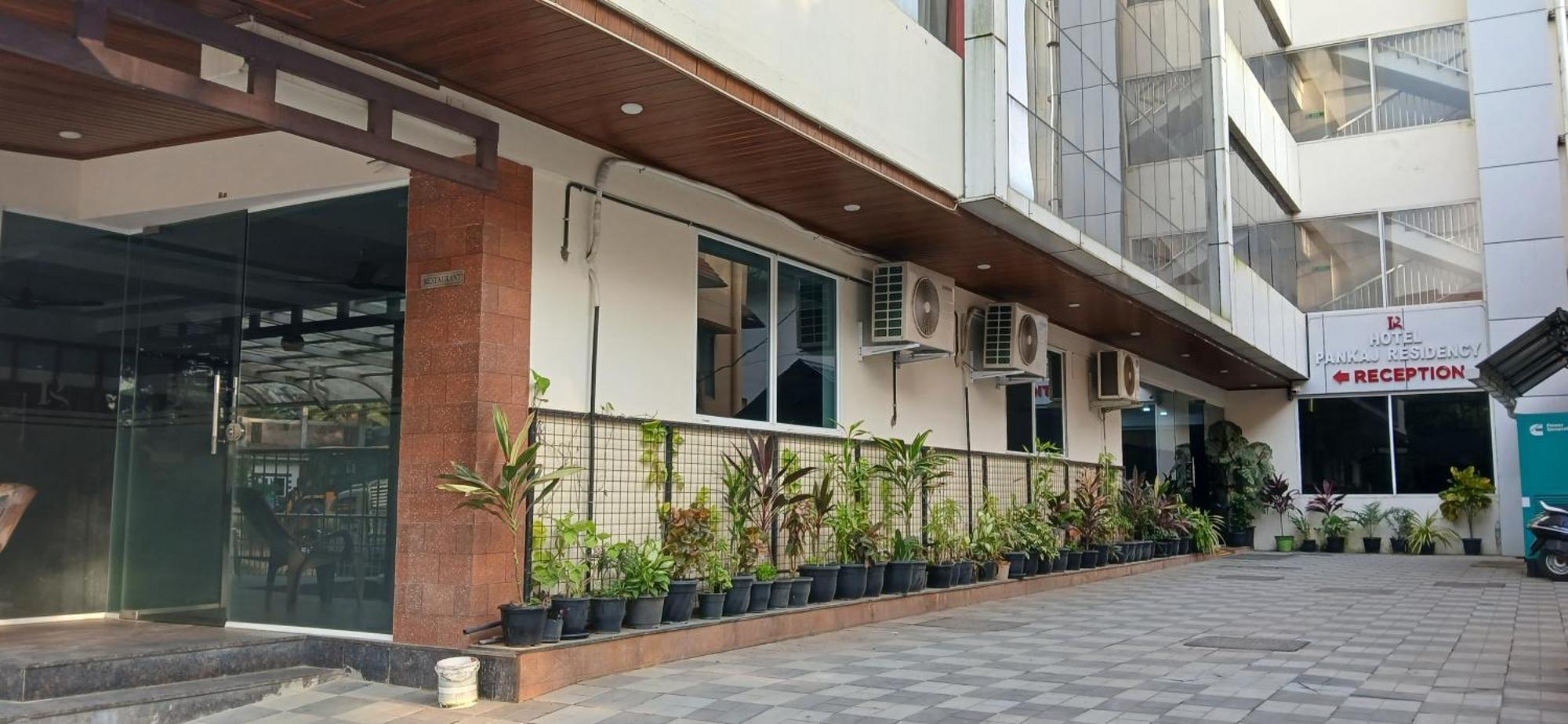 Hotel Pankaj Residency Guruvāyūr Екстериор снимка